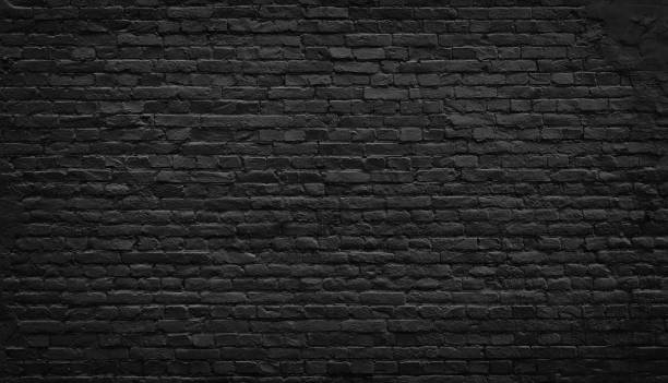oude zwarte bakstenen muur achtergrond. - stenen muur fotos stockfoto's en -beelden