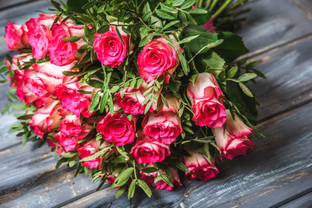 istock Pink roses bouquet over wooden table. Top view with copy space 869426636