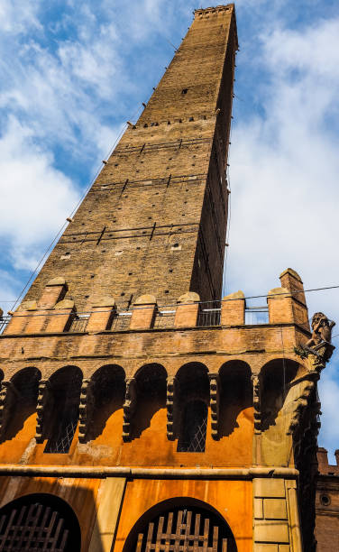 istock Due torri (Two towers) in Bologna (hdr) 869462410