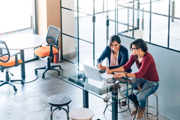 istock One-to-one business meeting 869517050