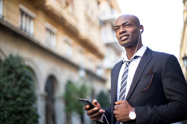 istock Businissman on the phone. 869524792