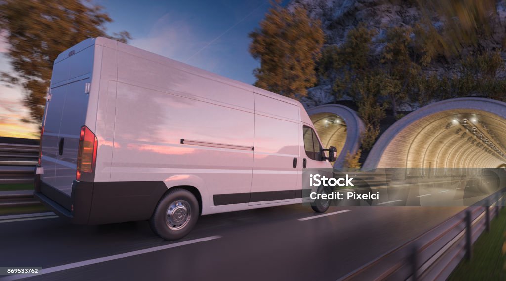 Weiße Lieferung Van gehen durch einen Tunnel - Lizenzfrei Lastauto Stock-Foto