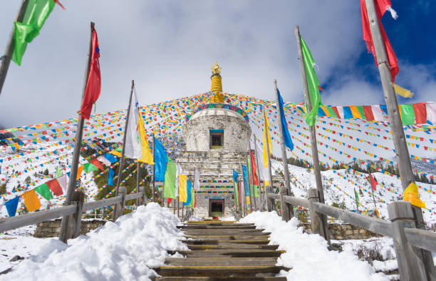 pagode branco do tibete - beleive - fotografias e filmes do acervo