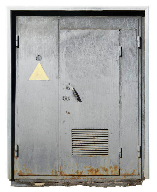 istock Rusty steel vinage gate are painted with the bare burst gray paint. 869585184