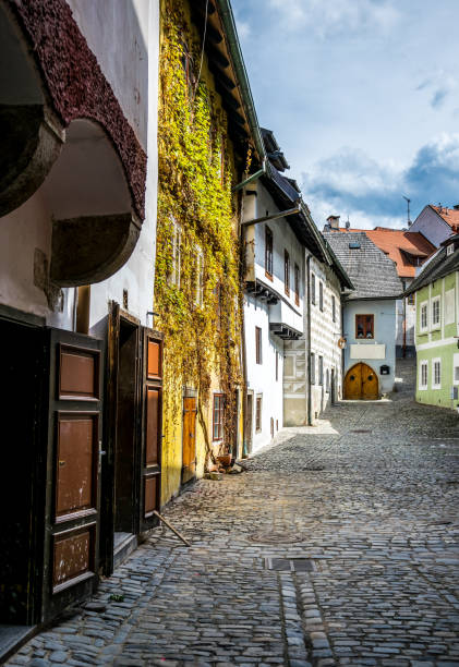 유럽의 아름 다운 오래 된 거리입니다. 체스 키 크 룸 로프, 보 헤 미아 - czech republic cesky krumlov village tourist 뉴스 사진 이미지