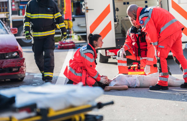 istock Paramedic Doctor Examining 869618370