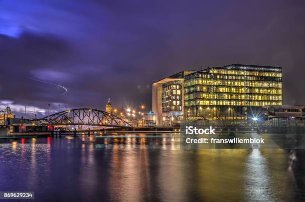 Oosterdok At Night Stock Photo - Download Image Now - Conservatory - Education Building, Amsterdam, Bridge - Built Structure
