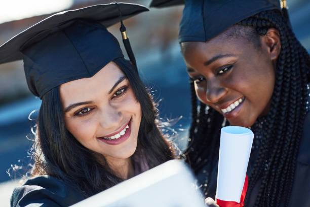 istock Snapping memories of their biggest milestone 869673738