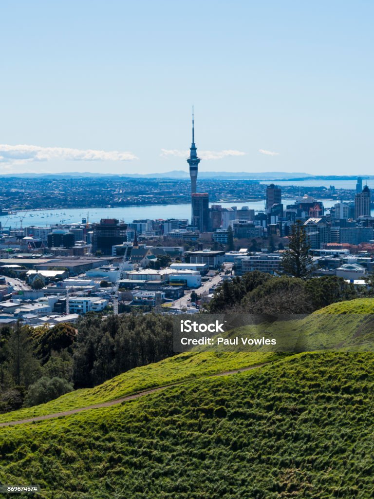 AUCKLAND SKYLINE FROM MOUNT EDEN DOMAIN PARK, NEW ZEALAND Auckland Stock Photo