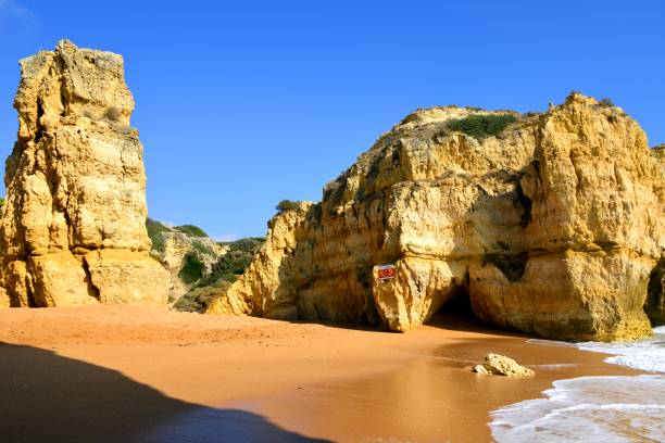 istock Algarve, Portugal - beautiful beach - Albufeira 869675004