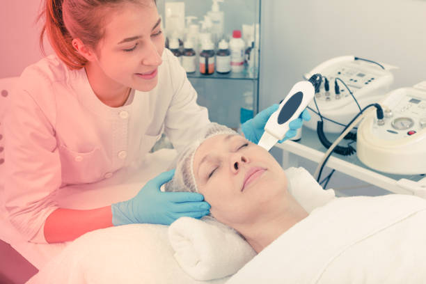 istock Mature woman having beauty procedures 869678920