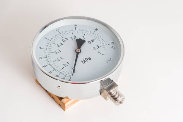 The new manometer lies on a small wooden pallet on a gray background