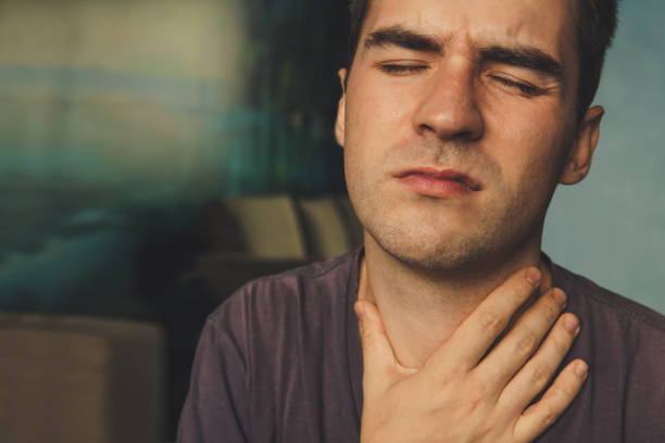 notion de peuple, de soins de santé et de problème - throat photos et images de collection