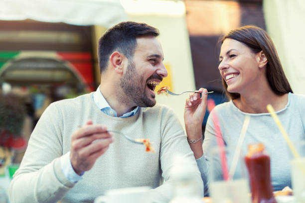 istock Love couple in a restaurant eating pizza. 869737166