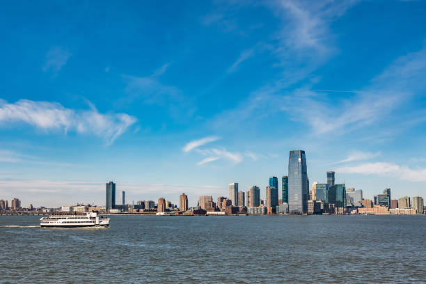 vue panoramique d’horizons new jersey city - new jersey industrial district newark harbor photos et images de collection