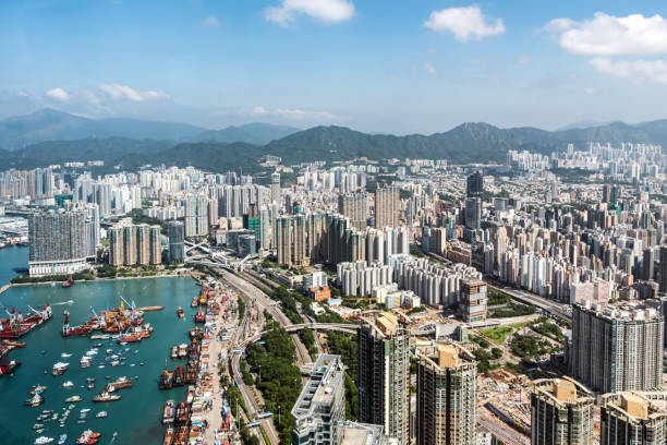 香港とドックの都市上の眺め - kowloon bay ストックフォトと画像