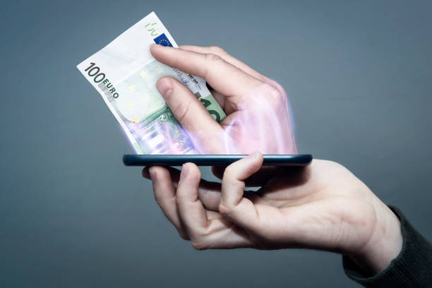 płacić za pomocą koncepcji smartfona - european union euro note obrazy zdjęcia i obrazy z banku zdjęć