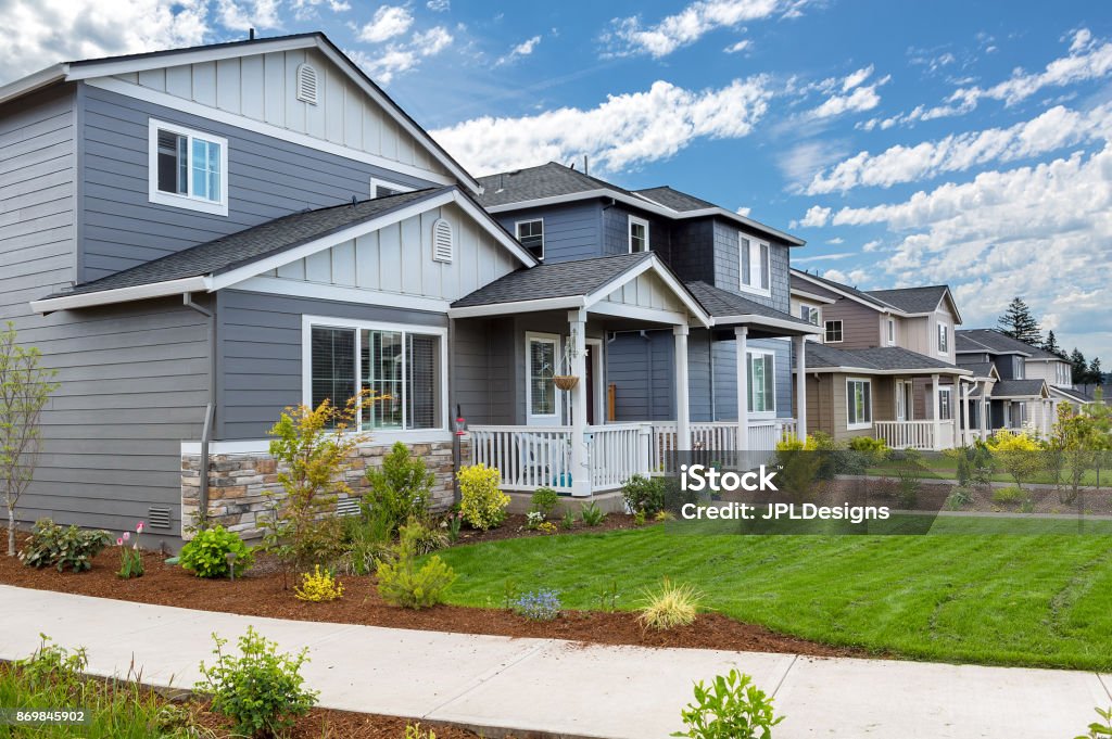 Tract homes in new subdivision in North American suburb USA Tract homes in new subdivision in North American suburban residential neighborhood United States House Stock Photo