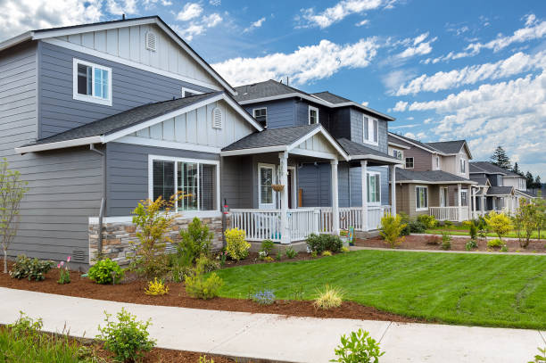 Tract homes in new subdivision in North American suburb USA Tract homes in new subdivision in North American suburban residential neighborhood United States northwest stock pictures, royalty-free photos & images