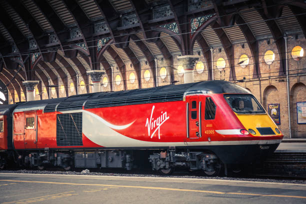 virgin train - virgin group photos et images de collection