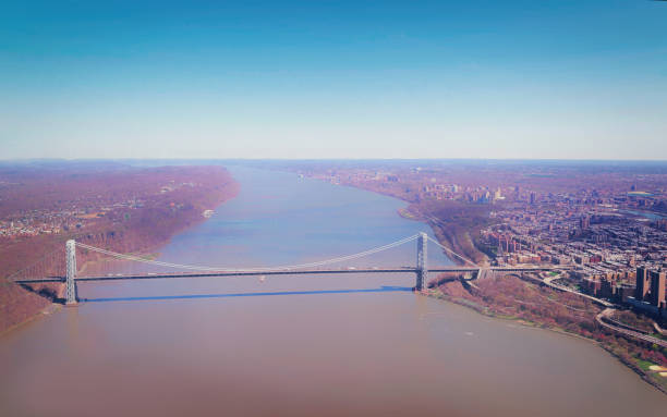 istock Williamsburg Bridge over East River between Brooklyn and Manhattan 869906208