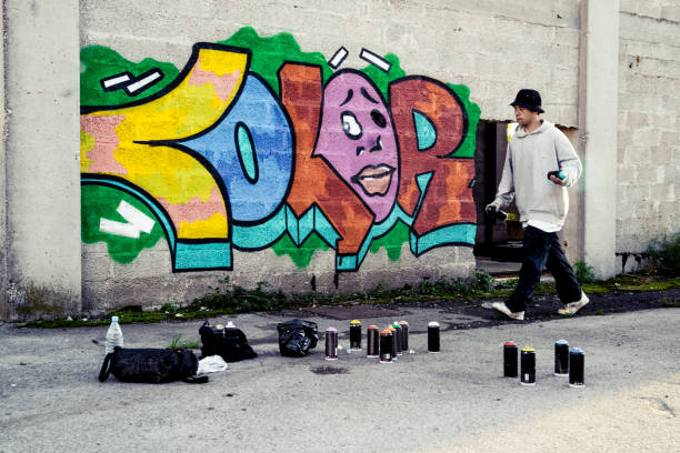 istock Young Man Preparing to Spray the Wall 869911618