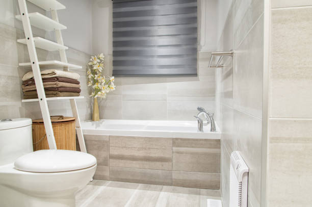 salle de bains moderne dans la maison de luxe - decor home interior residential structure contemporary photos et images de collection