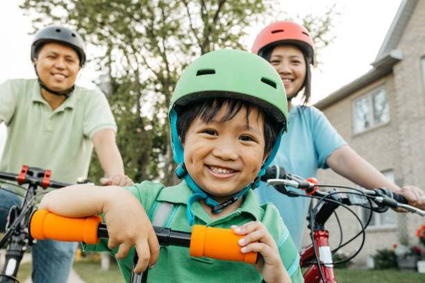 istock Fun in new city 869926276