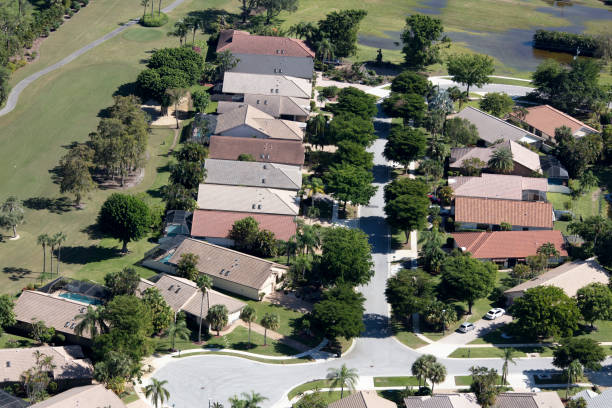istock Living in Florida 869943102