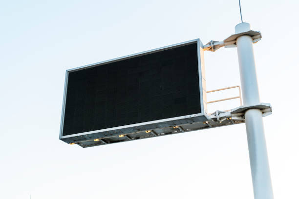 istock Highway side of the electronic information screen 869944182