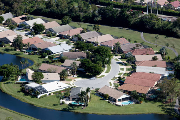 istock Living in Florida 869944322