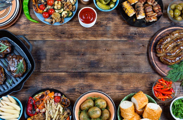 cadre et barbecue plats. - horizontal steak dinner food photos et images de collection