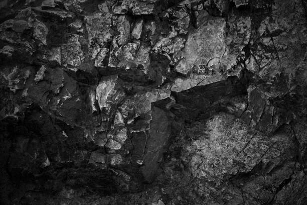 темно-серый черный шиферный фон или текстура. черный фон сланца - volcanic stone стоковые фото и изображения