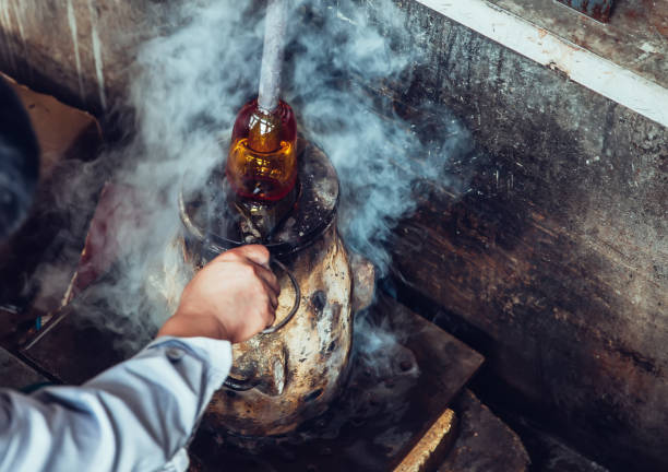 tradycyjny pracownik do wyładowywania szkła - glass murano furnace blowing zdjęcia i obrazy z banku zdjęć