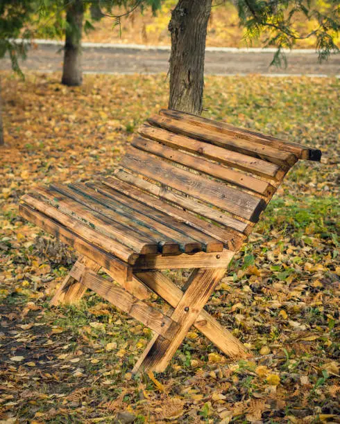 Beautiful wooden bench in autumn city Park. Place in the city Park.