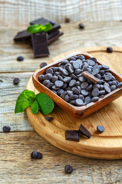 istock Wooden bowl with dark chocolate. 870019232