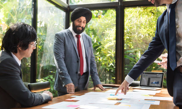 incontro di lavoro in asia - sikhism foto e immagini stock