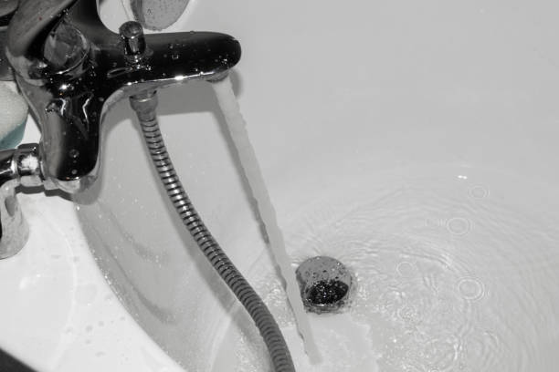 istock The hot water flows into the tub. 870031904