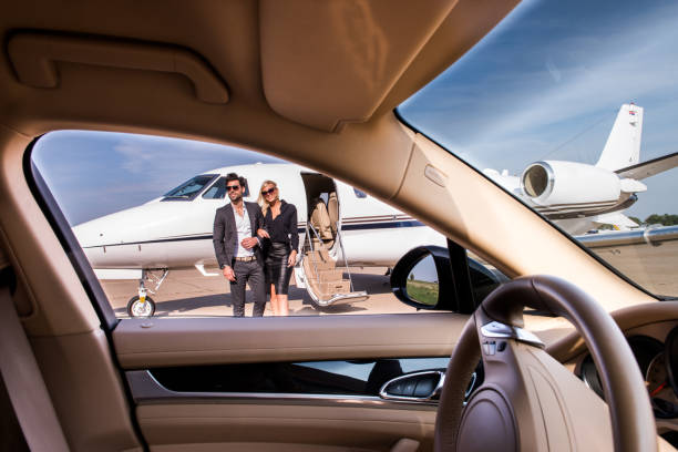 istock Couple at the airport 870035516