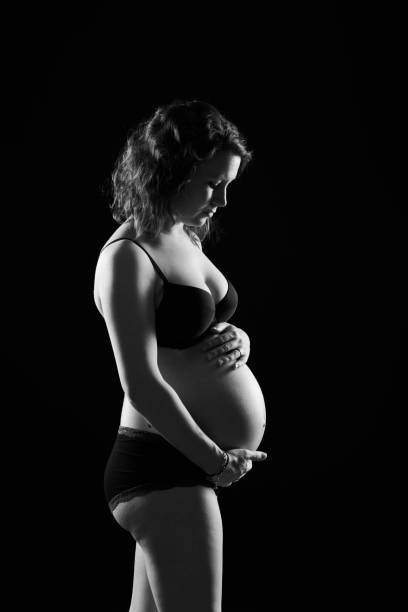 istock Pregnant young woman in side view 870106866