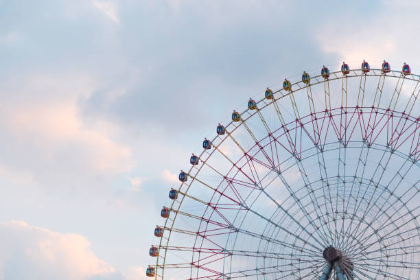 parque temático de suzhou ferris roda - autumn fun ferris wheel carnival - fotografias e filmes do acervo