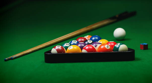 billiard balls pool on green table - snooker table imagens e fotografias de stock