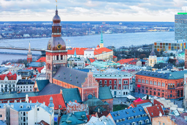 istock Panoramic view of Riga Old Town and Dome Cathedral 870176752