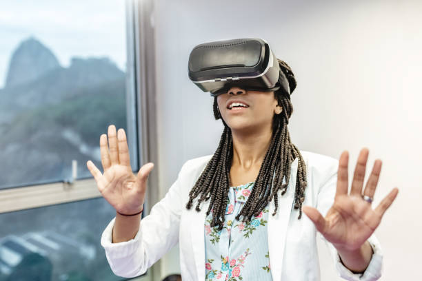 istock young brazilian businesswoman with virtual reality simulator 870180088