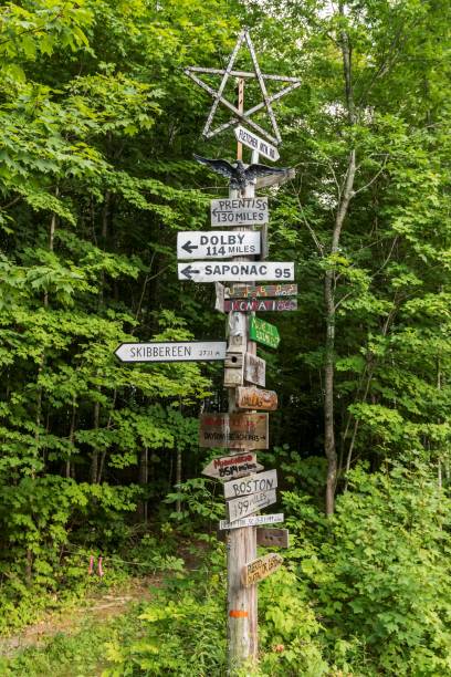 istock Sign post giving distances to many cities 870200266