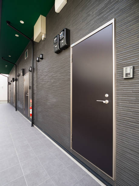 istock Apartment entrance 870358770