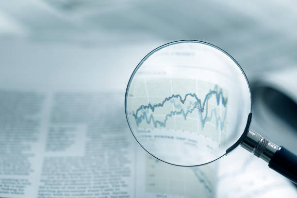 istock Search for financial market information 870381084