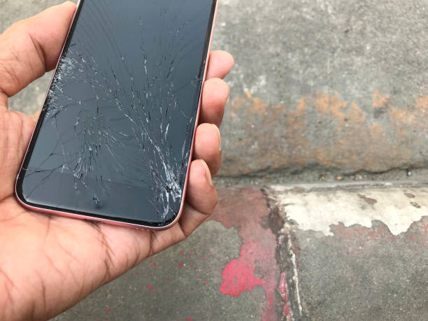 istock Smartphone screens break in the hand from falling ground and space agreement 870397556