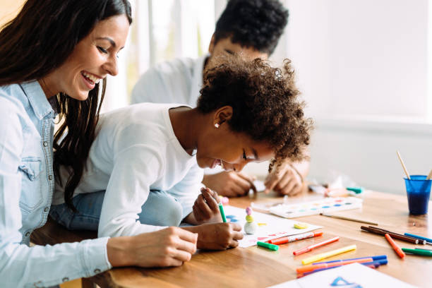 istock Mother and father drawing together with their child 870412148