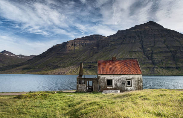 istock Abandoned house in Seydisfjordur, Eastern Iceland 870414010